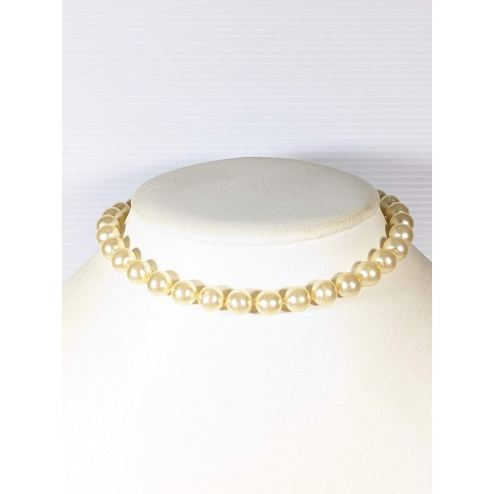 Vintage Trifari Ivory Faux Pearl Choker Necklace Silver Tone 14.5 in